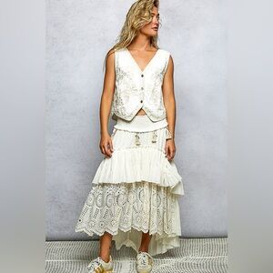 POL Embroidered Floral V-Neck Button Down Crochet Vest🆕